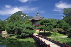 开云体育app-荷兰风暴席卷皇家社会，维尼修斯一锤定音成皇马关键先生