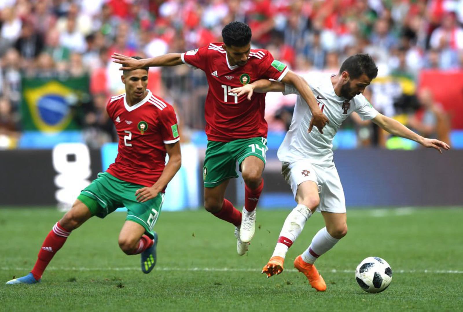 西班牙险胜摩洛哥，莱万扛起全队