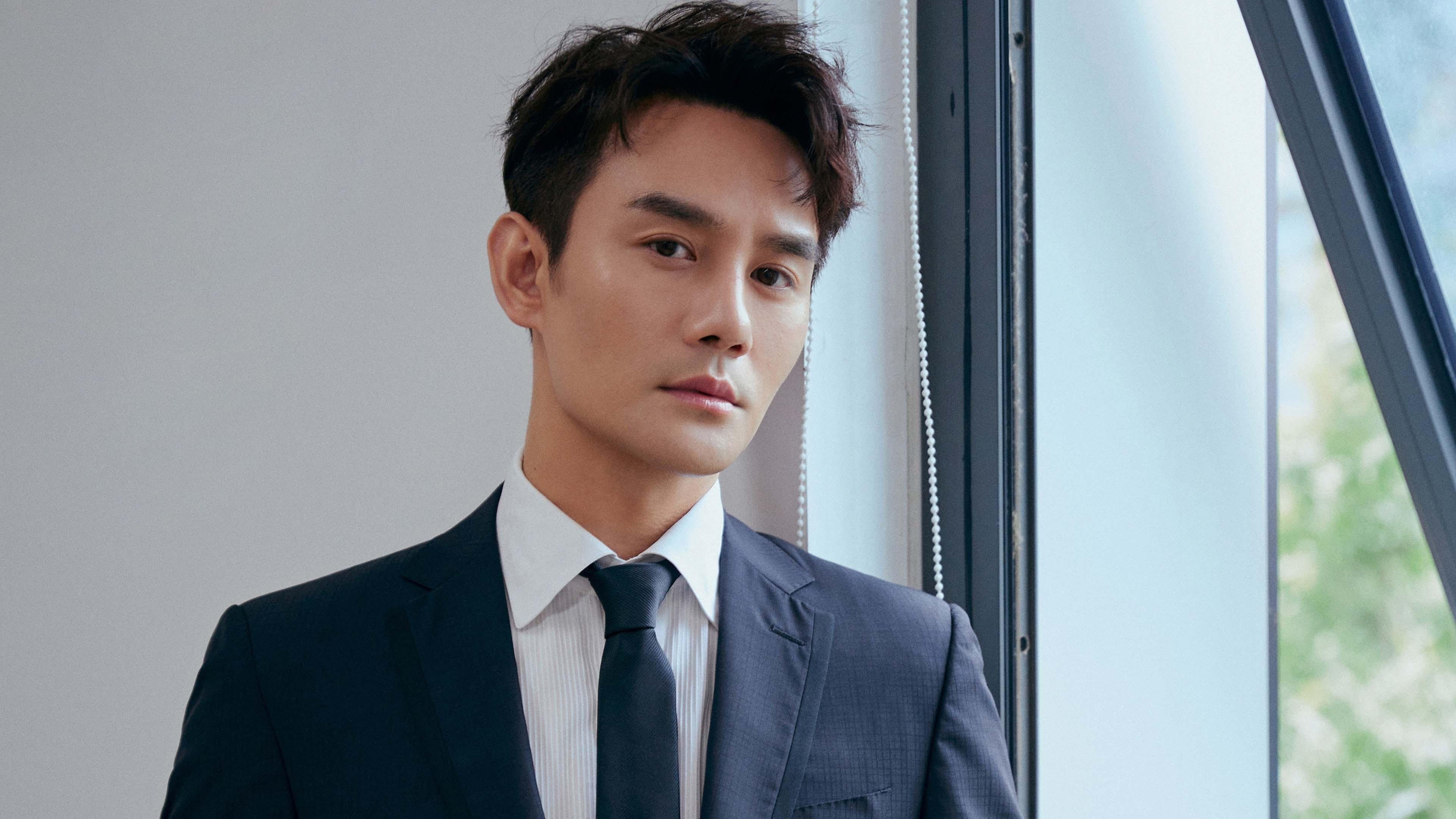 伦纳德致命防守主宰比赛走向，鹈鹕三分雨火力压制上海队